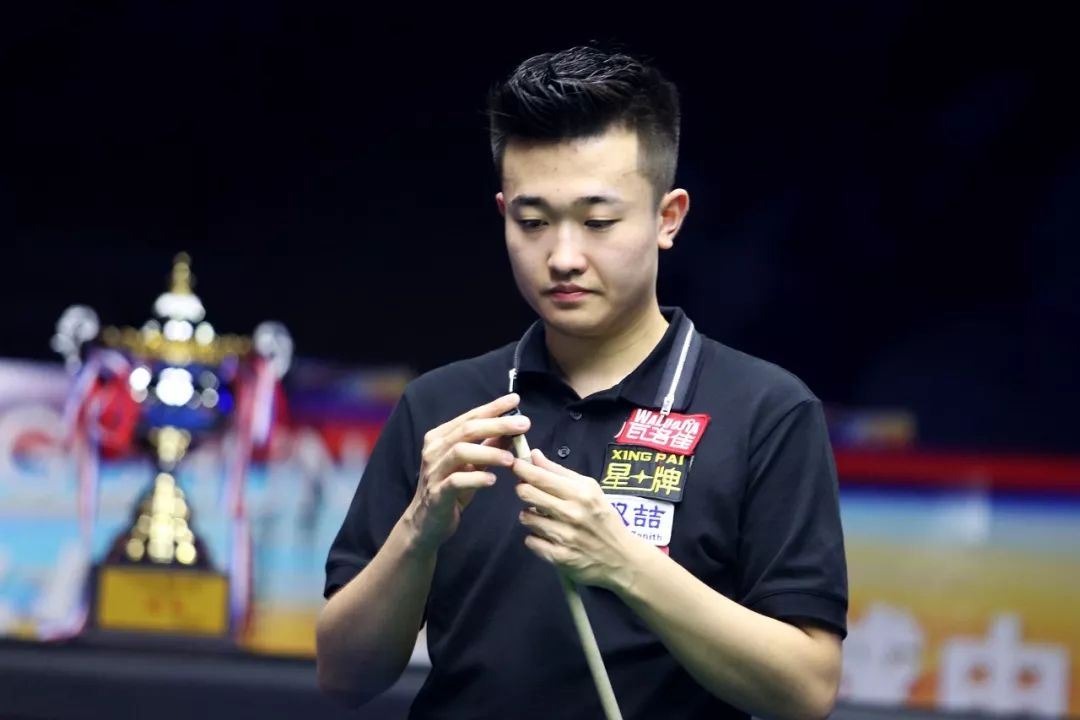 现出的冷静 现出的冷静